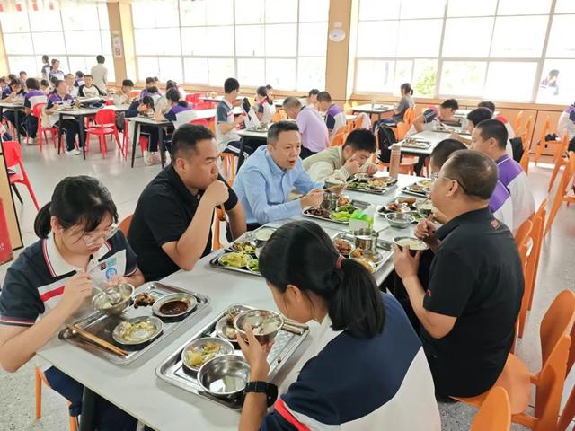 福州完善教育局局长午餐陪餐机制，每月陪餐不少于一次