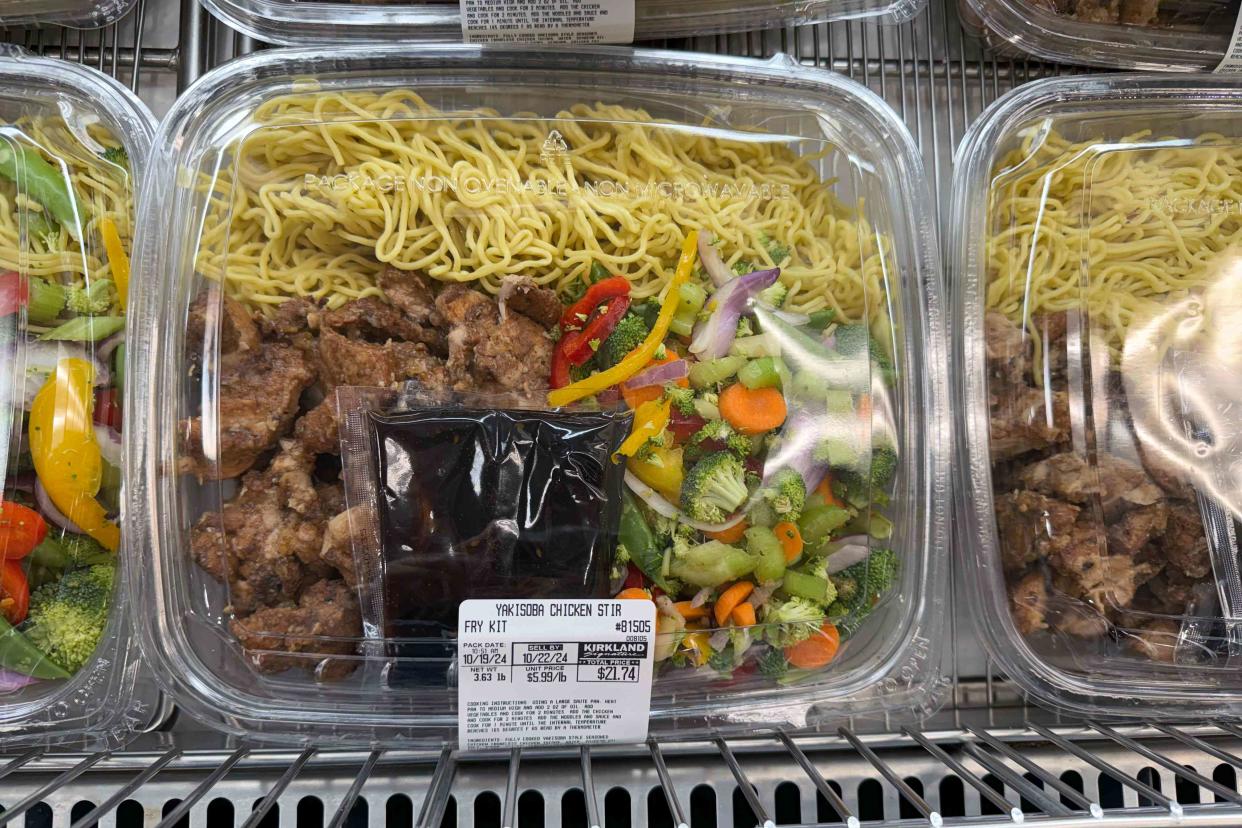 Costco预制餐食的省钱妙招：让一盒炒面喂饱一家五口，包括一个食量惊人的青少年！