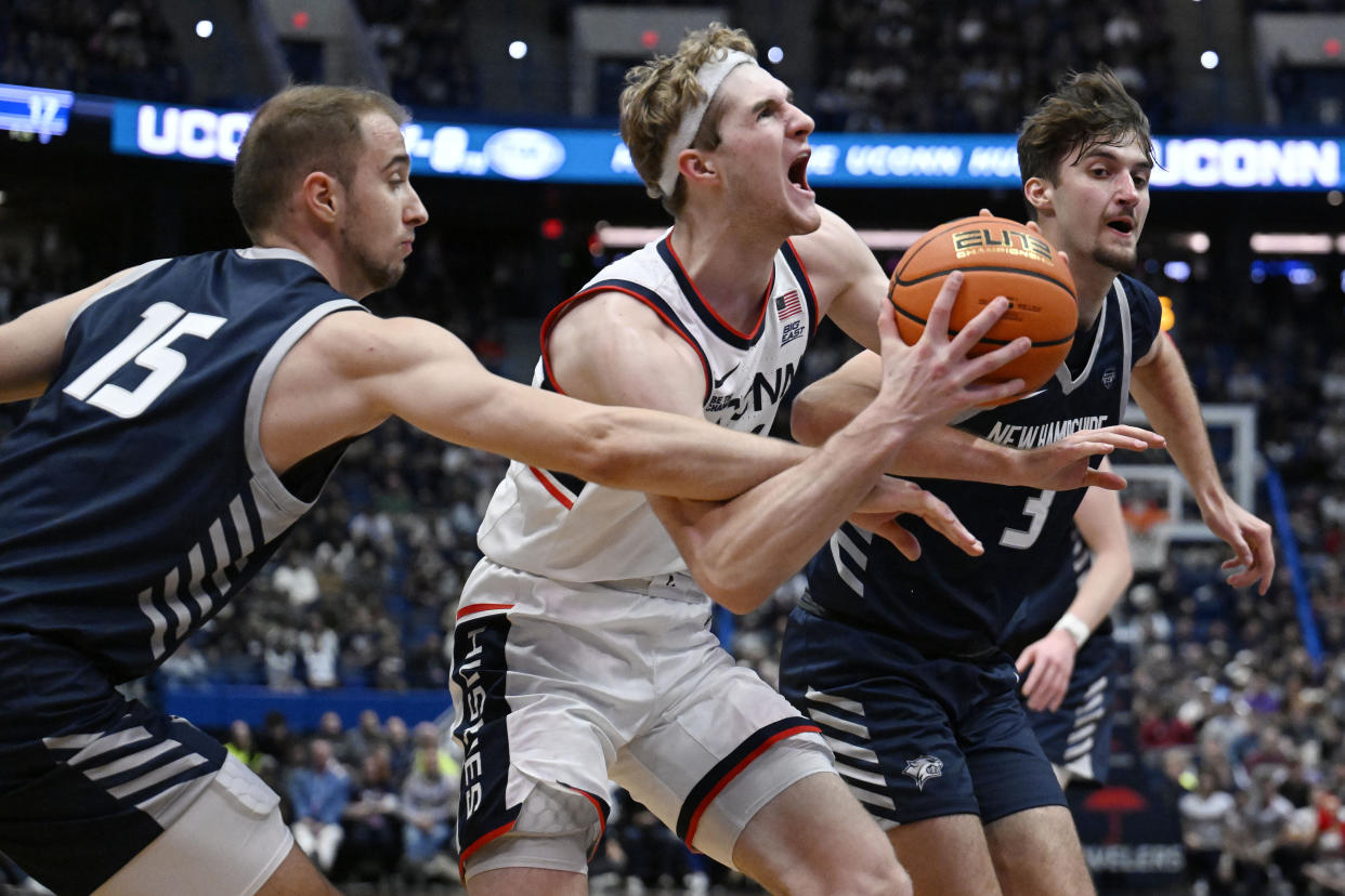 UConn 轻取新罕布什尔大学，卡拉班领衔球队取胜