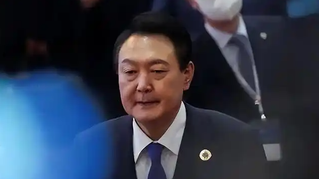 韩国政坛风云突变，一夜之间局势紧张引全球关注