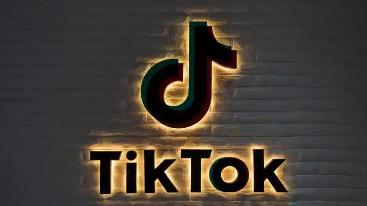 特朗普会见 TikTok 首席执行官周受资，TikTok 未来发展引关注