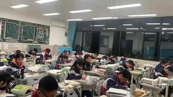 班主任不准学生晚自习上厕所引争议