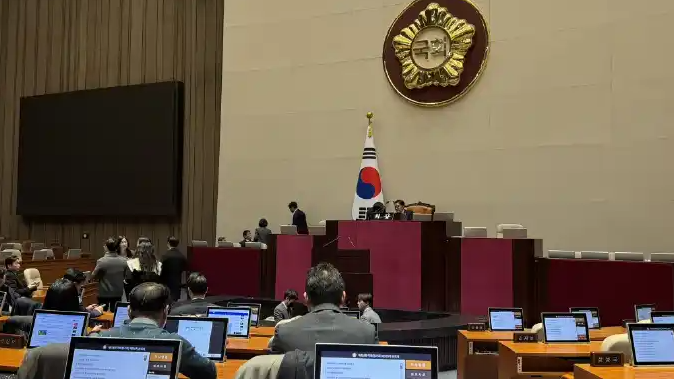 韩国国会主楼军人全部撤出，局势发展引关注