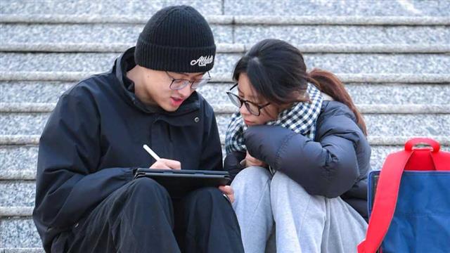 莘莘学子夜以继日，只争朝夕，誓取考研捷报