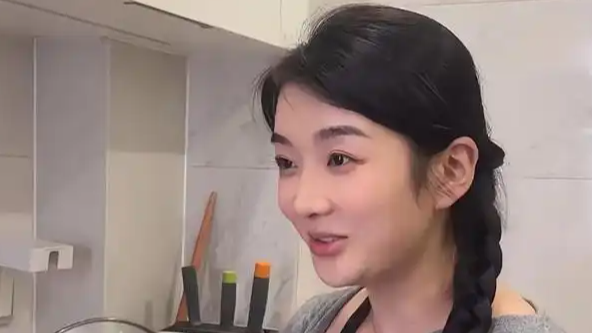 吴雅婷称与孩子分居，单亲妈妈的艰难抉择引关注