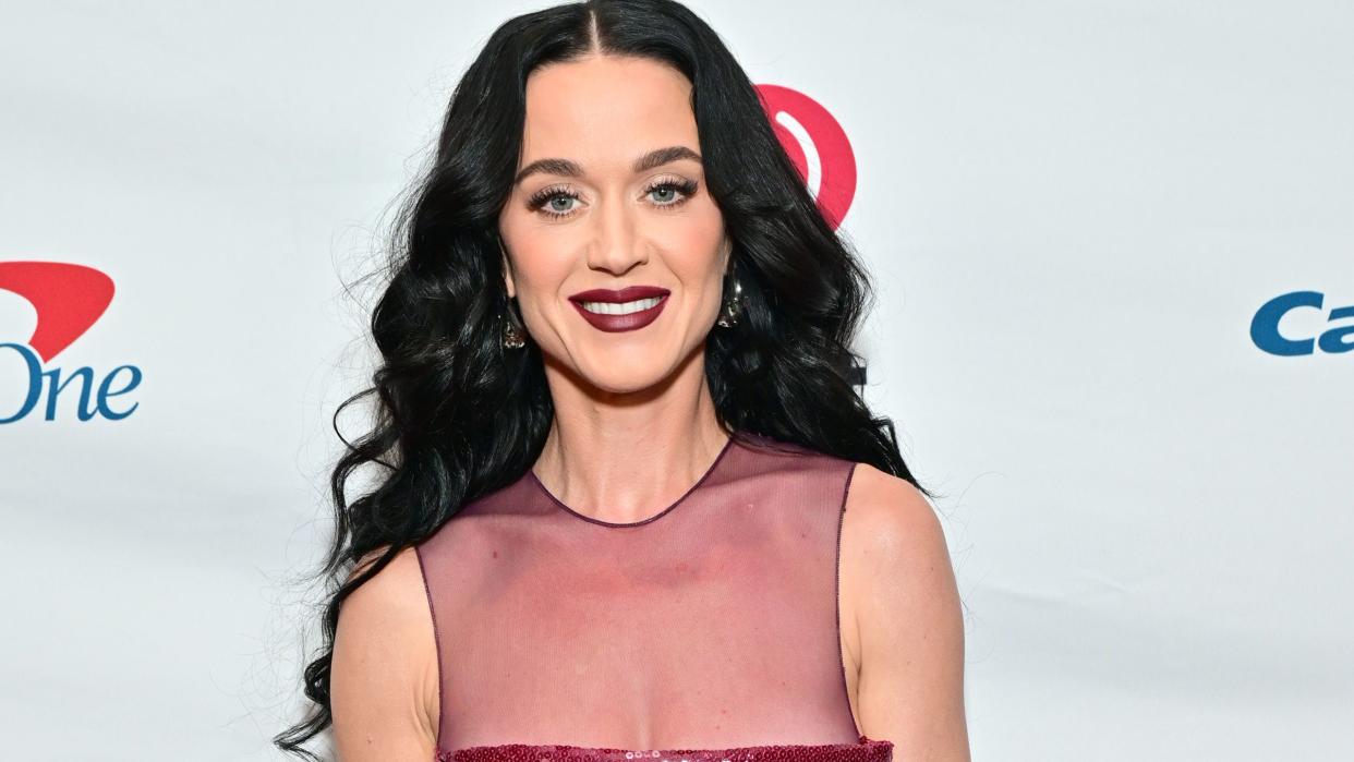 40岁Katy Perry秀出健美身材，揭秘其健身秘诀